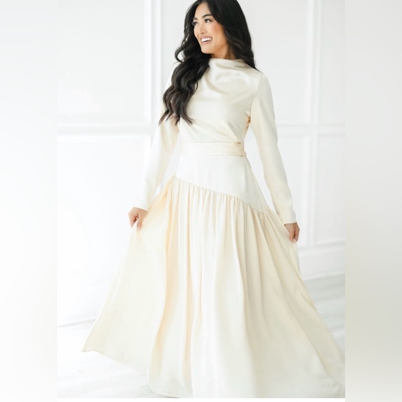 elaa Dresses & Skirts - ELAA The Amanda Cream Long Sleeve Dress size M new with tag